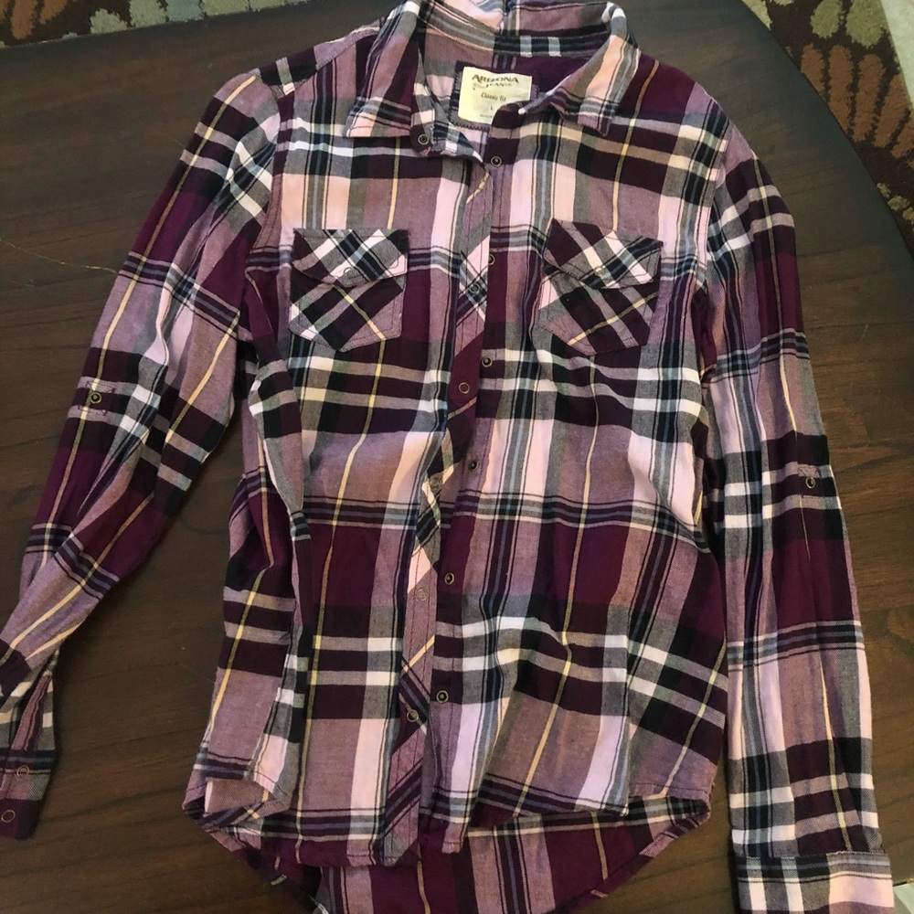 Womens plaid flannel button up top.